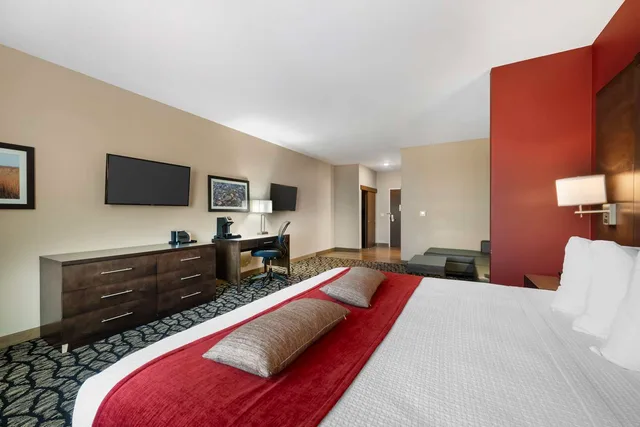جناح بسرير كينج، Best Western Plus Lakeview Hotel 1/3