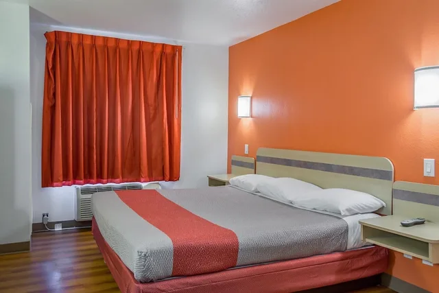 غرفة ديلوكس بسرير كينج، Motel6 Redmond, OR 2/4