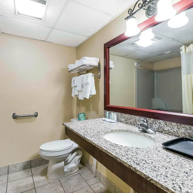 جناح بإطلالة على المسبح، Quality Inn & Suites Sevierville - Pigeon Forge 4/4