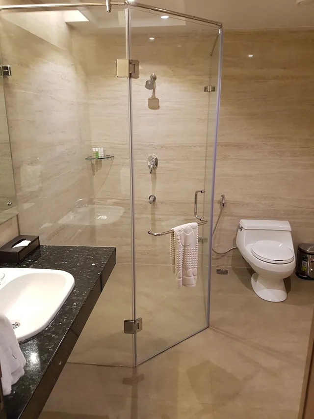 غرفة تنفيذية بسرير فردي بإطلالة على المسبح، Meridian Bay Resort and Spa Kundapur 1/1