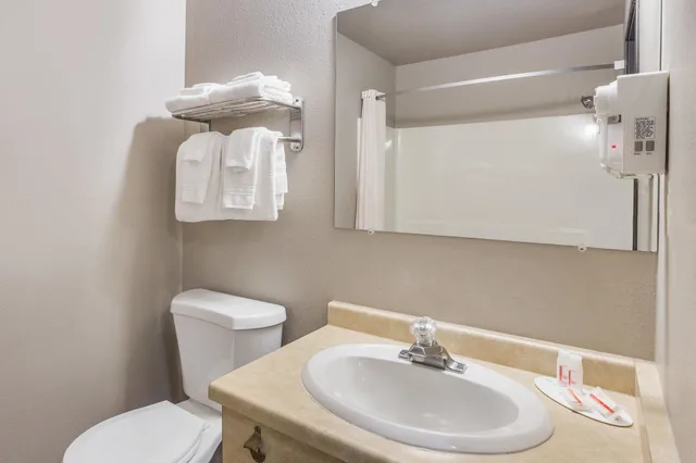 غرفة بسريرين كوين، Super 8 By Wyndham Green Bay Near Stadium 9/10