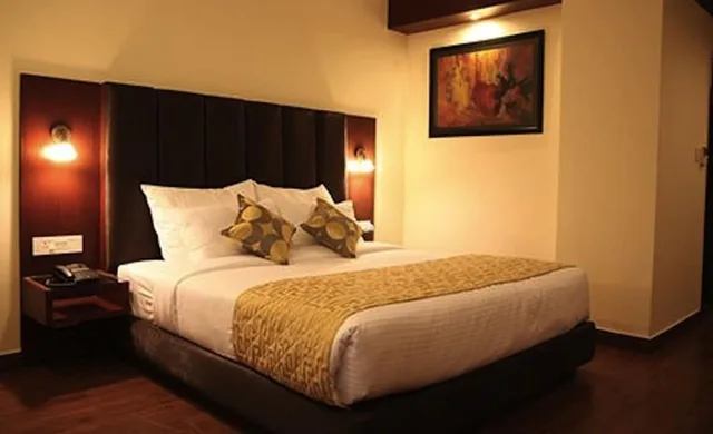 غرفة ديلوكس بسرير كينج بإطلالة على المدينة بشرفة بغرفة نوم واحدة، Hotel Traditional Inn 2/10