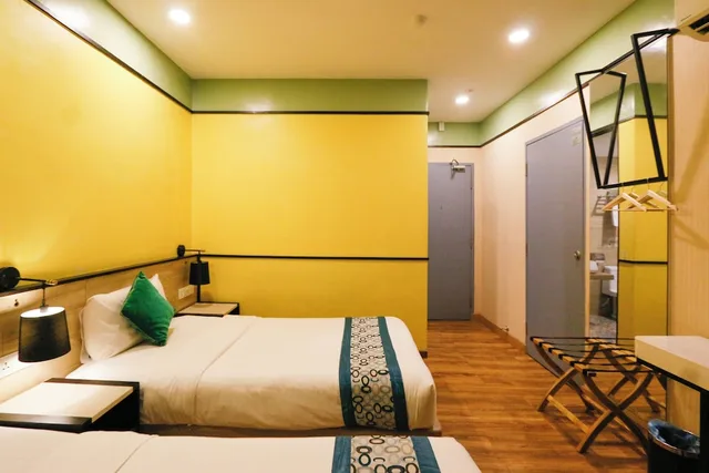 غرفة قياسية بسريرين منفصلين، Swing & Pillows at Golden Roof Hotel Seri Iskandar, Ipoh 1/5