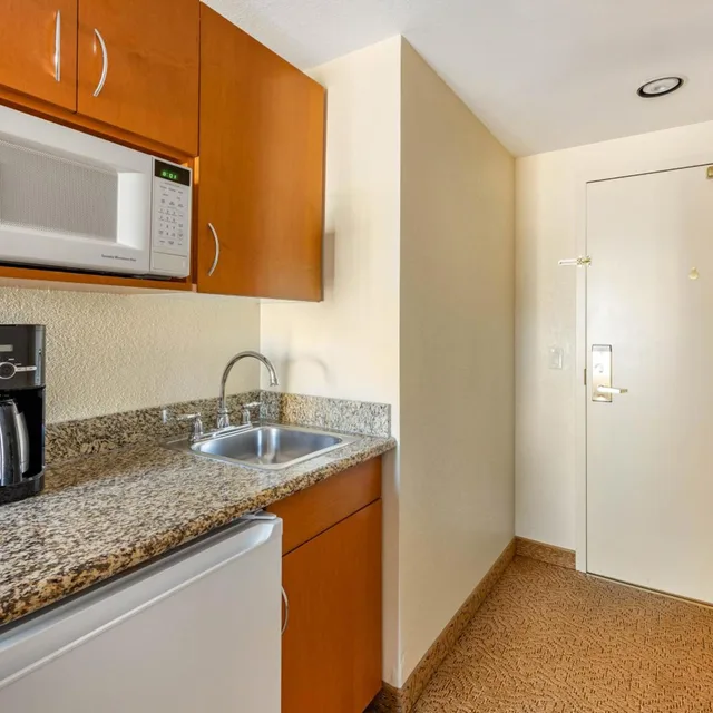 جناح بسرير كينج وسرير كوين بشرفة بغرفتي نوم مع أريكة، Hilton Vacation Club Polo Towers Las Vegas 9/10
