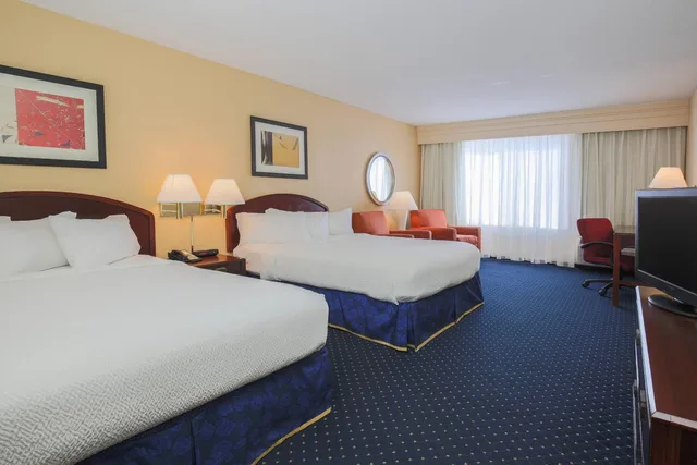 Room, 2 Queen Beds, Bathtub, Accessible, Courtyard by Marriott Flint Grand Blanc 2/6