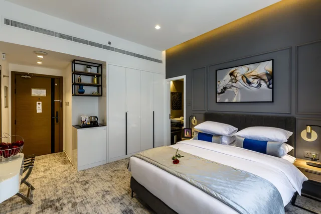غرفة متصلة تنفيذية بسرير كوين وسريرين منفصلين، Rose Executive Hotel DWTC 3/7