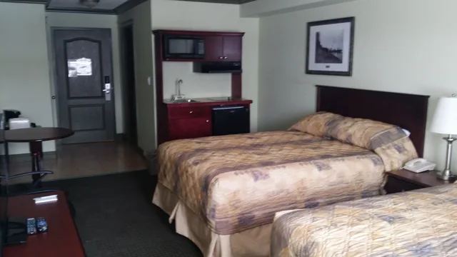 غرفة قياسية بسريرين كوين، Big Lake Inn 2/2