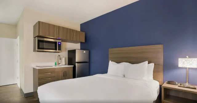 جناح بسرير كوين، MainStay Suites Joliet I-55 2/3