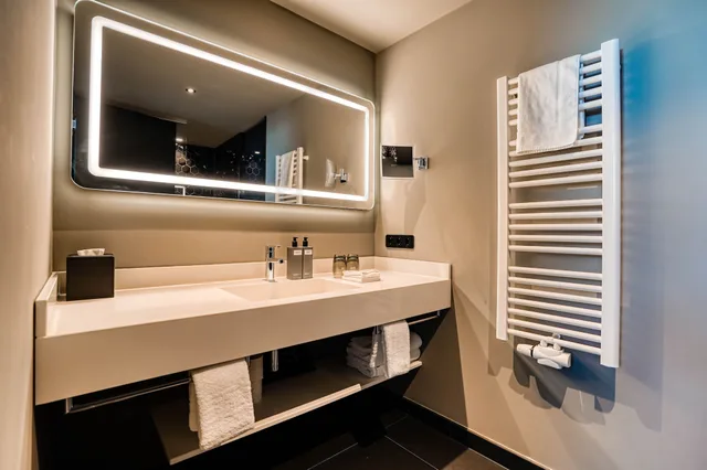 Sky, Suite, King Bed, Sofa, CLOUD No7 APARTMENTS 2/2