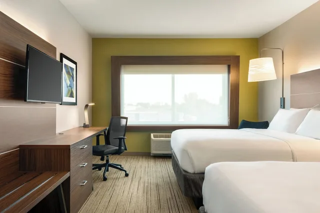 Standard, 2 Queen Beds, Holiday Inn Express Suites West Des Moines Jordan Creek 1/5