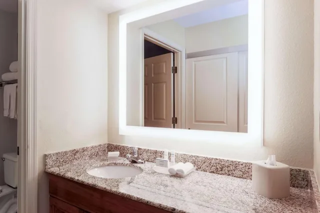 2 Bedrooms, Suite, 2 Double Beds, King Bed, 2 Bathrooms, Sofa، Homewood Suites By Hilton Clearwater 5/5