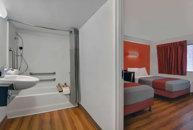 جناح بسرير كينج، Motel6 Cutler Bay, FL - Miami 4/6
