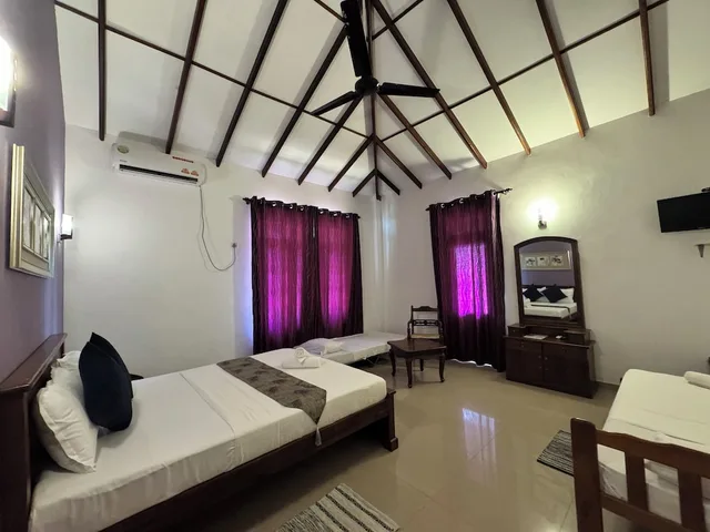 Deluxe, Quadruple, Queen and Twin Beds, Ziegler Cottage 2/3