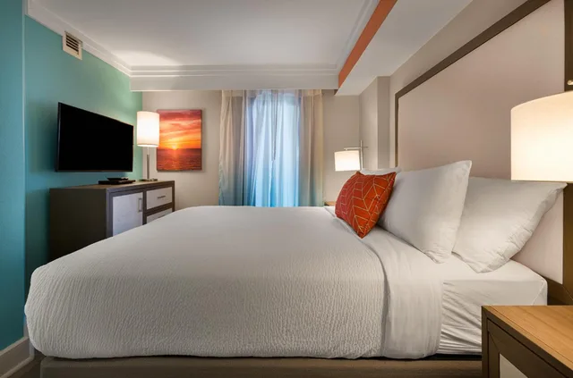3 Bedrooms, Condo, Ocean Front، Grande Cayman Resort 8/10