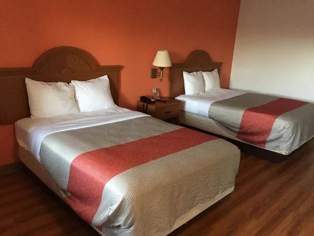 غرفة قياسية بسريرين كوين للمدخنين، Fairbridge Inn Express North Lima 2/5