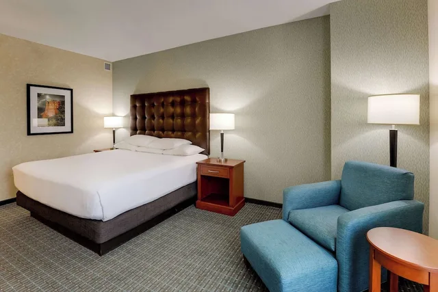 غرفة ديلوكس بسرير كينج بحوض استحمام لذوي الإعاقة، Drury Inn and Suites Phoenix Chandler Fashion Center 4/5