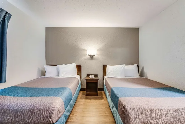 غرفة ديلوكس بسريرين مزدوجين، Motel6 Fort Wayne, IN 4/10