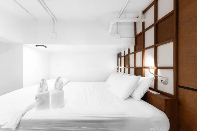 Mezzanine, King Bed، Book A Bed Poshtel - Hostel 1/1