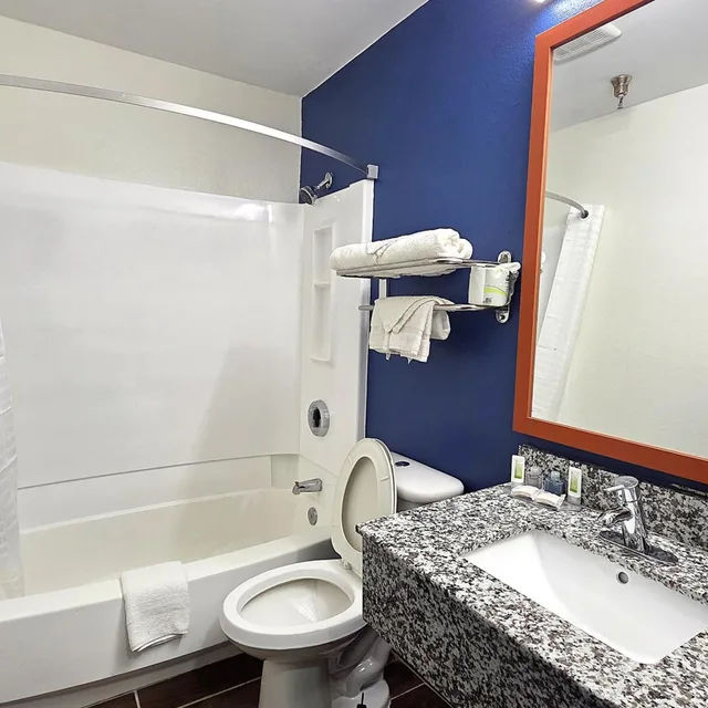 غرفة بسرير كوين لذوي الإعاقة، Economy 7 Inn Chesapeake - Portsmouth 9/10