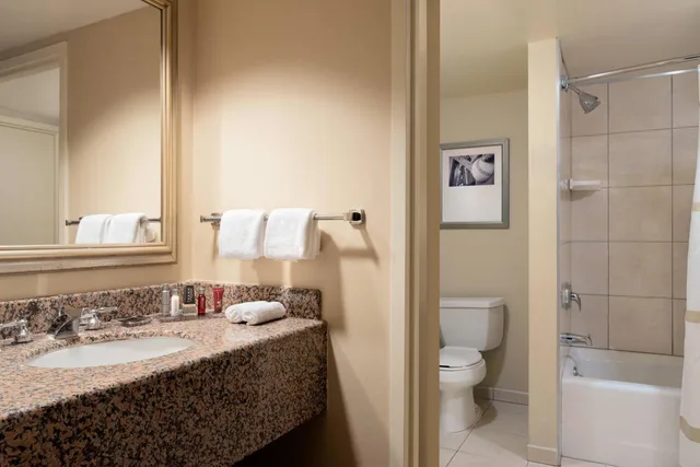 جناح تنفيذي بسرير مزدوج بغرفة نوم واحدة، Marriott Suites Anaheim 4/7