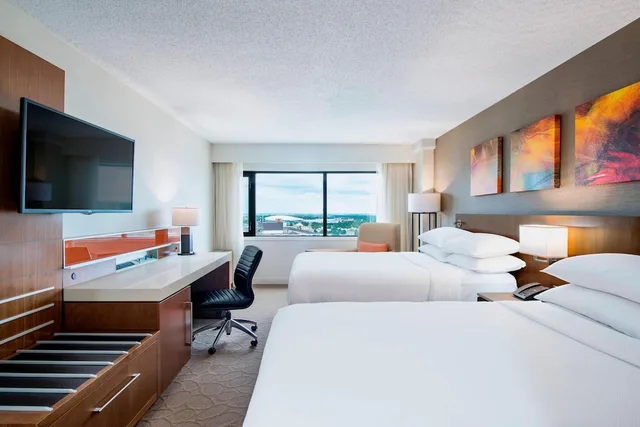 غرفة بسريرين مزدوجين، Delta Hotels By Marriott Regina 1/4