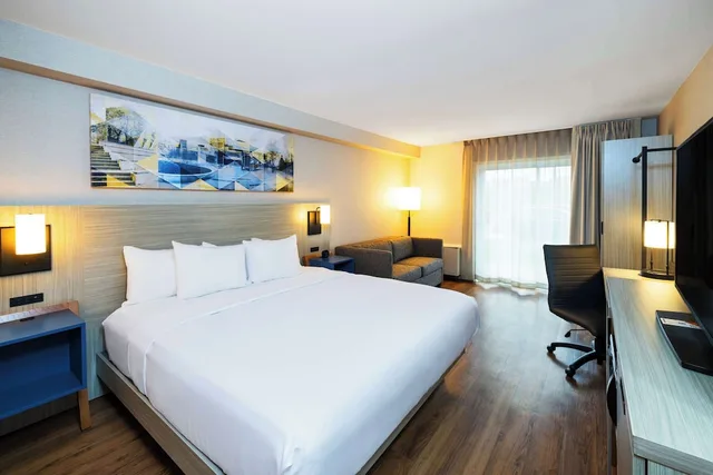 غرفة بسرير كينج مع أريكة، Comfort Inn Corner Brook 6/10
