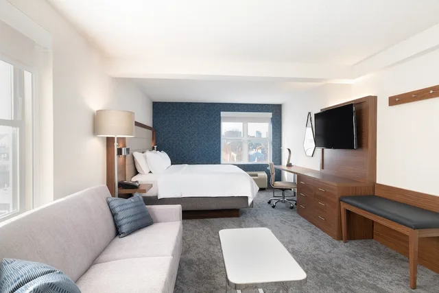 Suite, Single Bed, Living Area, Holiday Inn Express & Suites Boston - Cambridge 2/4