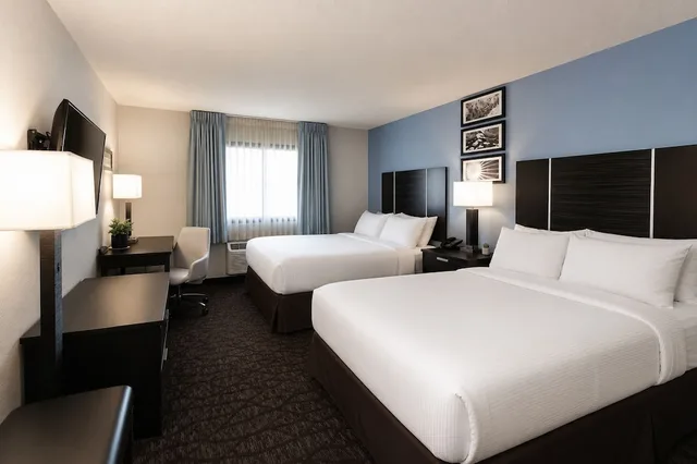 غرفة ديلوكس بسريرين كوين، Silver Sevens Hotel and Casino, a Wyndham Garden 1/5