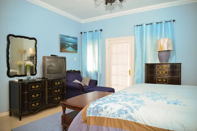 Blue, King Bed, Balcony, Ground Floor, Khastle Khodero 3/6