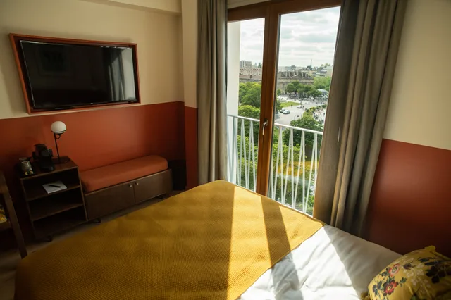Room, Double Bed, City View, The People Paris Nation 7/10