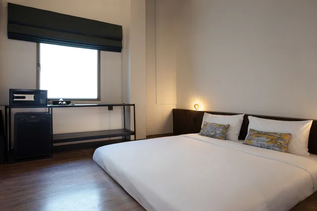 Standard, King Bed, Beanstalk Bangkok 1/3