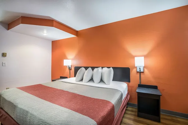 غرفة قياسية بسرير كينج، Motel6 Madison, WI - East 1/10