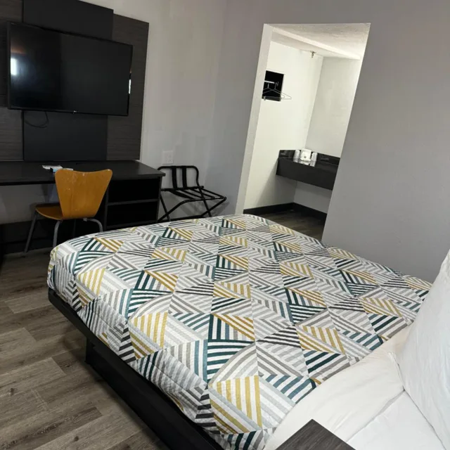 غرفة بسرير كوين، Motel6 Bradenton, FL 8/10