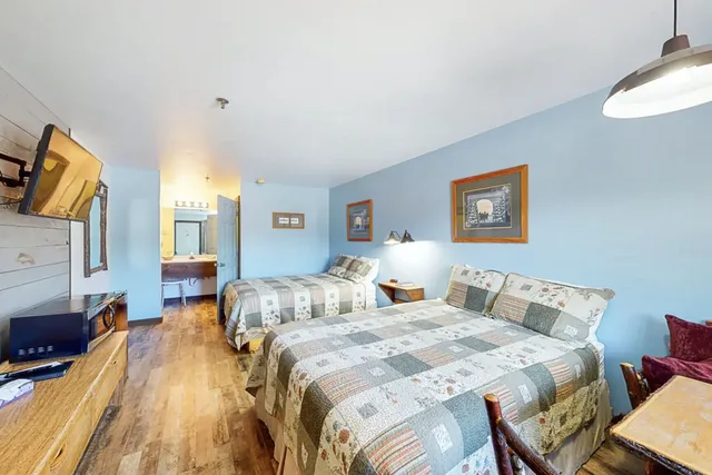 Lodge, 2 Queen Beds، White Wing Lodge 3/10