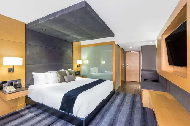 غرفة بسرير مزدوج، Ramada Plaza By Wyndham Prince George 1/2