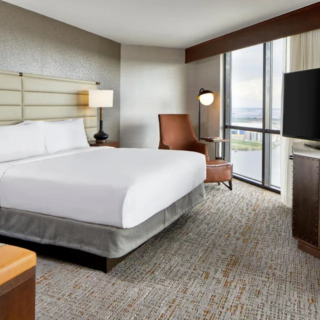 غرفة كبيرة بسرير كينج، Renaissance Mobile Riverview Plaza Hotel 1/2