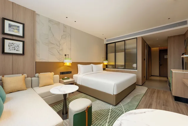غرفة قياسية بسرير كينج بإطلالة على الجبل، Holiday Inn Ningde Jiaocheng by IHG 2/6