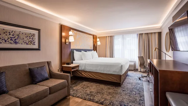 غرفة قياسية بسرير كينج مع أريكة، The Westfield Inn, BW Signature Collection 7/10