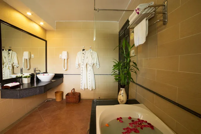 غرفة غراند ديلوكس بسرير مزدوج أو سريرين منفصلين، Hoi An Beach Resort 2/2