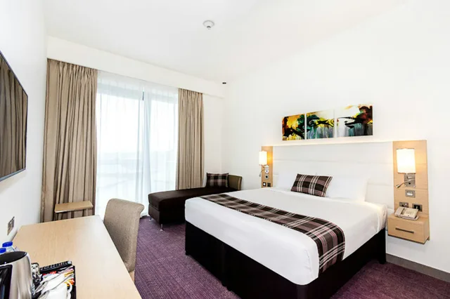 غرفة بسرير مزدوج للمدخنين، Premier Inn Dubai Dragon Mart 1/4
