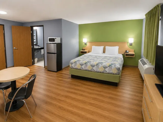 غرفة قياسية بسرير كينج، Motel6 Morehead, KY 2/10