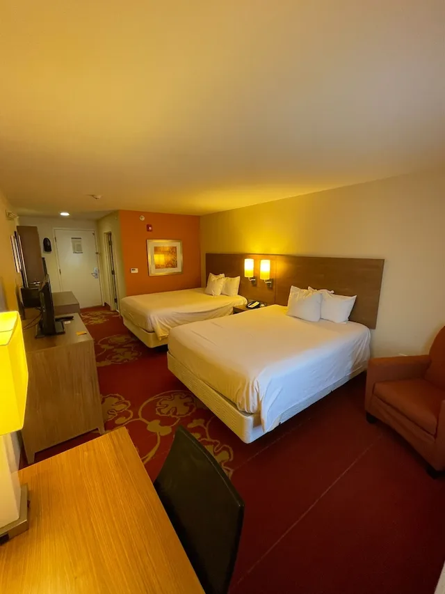 غرفة بسريرين كوين، Days Inn And Suites Belmont 1/6