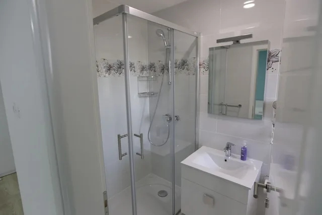 Comfort, Quadruple, 4 Beds, Hill View، Villa Flowers 2/5
