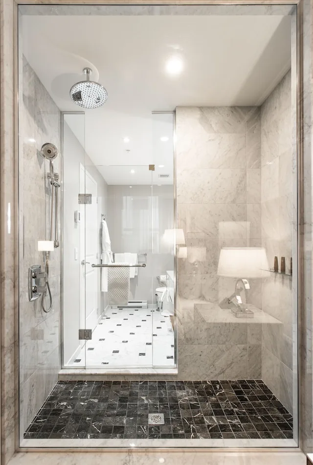 غرفة ديلوكس بسرير كينج بإطلالة على المدينة، Hotel Birks Montreal 6/9
