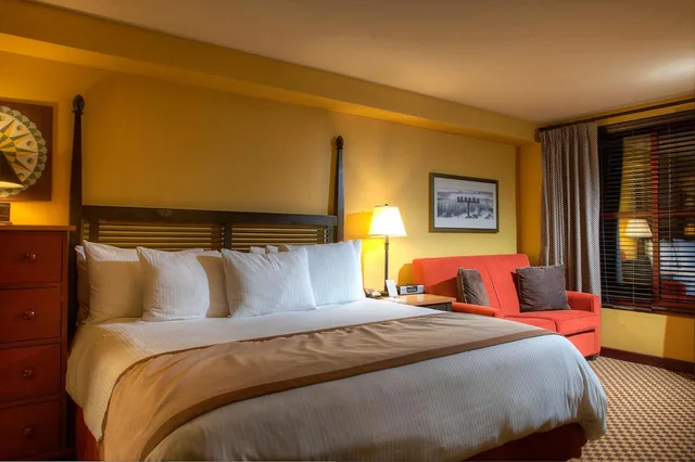 Suite, King Bed, Mountain View, Bear Creek Mountain Resort 4/6