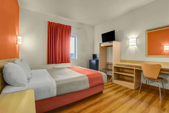 غرفة بسرير كوين لذوي الإعاقة، Howard Johnson by Wyndham Lemoore 3/10