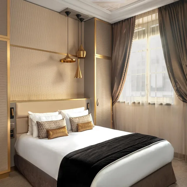 غرفة بسرير كينج وسرير كوين، Niepce Paris Curio Collection By Hilton 2/4
