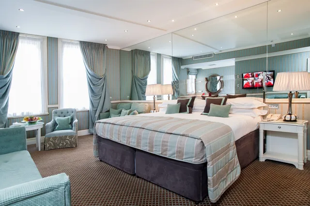 Junior Suite, King Bed, Rubens At the Palace 1/6