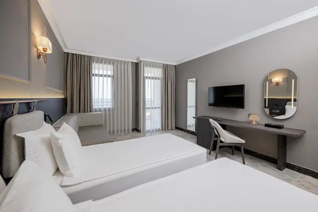 غرفة قياسية بإطلالة على البحر، Adora Golf Resort Hotel 1/6