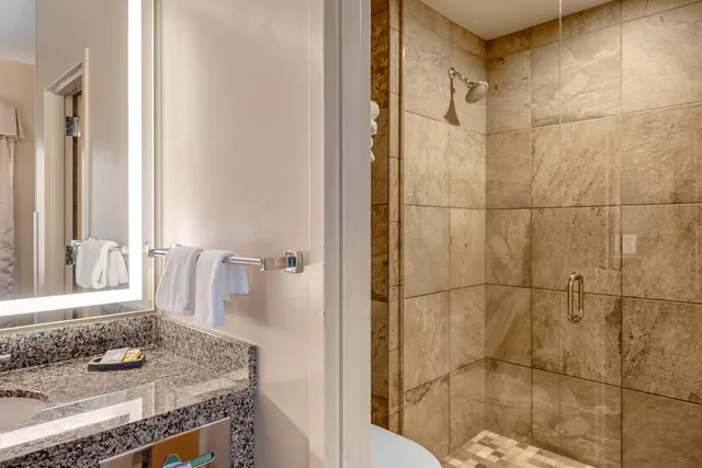 Room, 2 Queen Beds, Best Western Plus Kootenai River Inn Casino & Spa 4/4